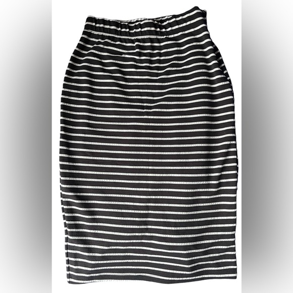 Romeo & Juliet Couture Pencil Skirt Size Small - Picture 1 of 2